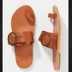 New in Box Beek Swift Loop Toe Sandal